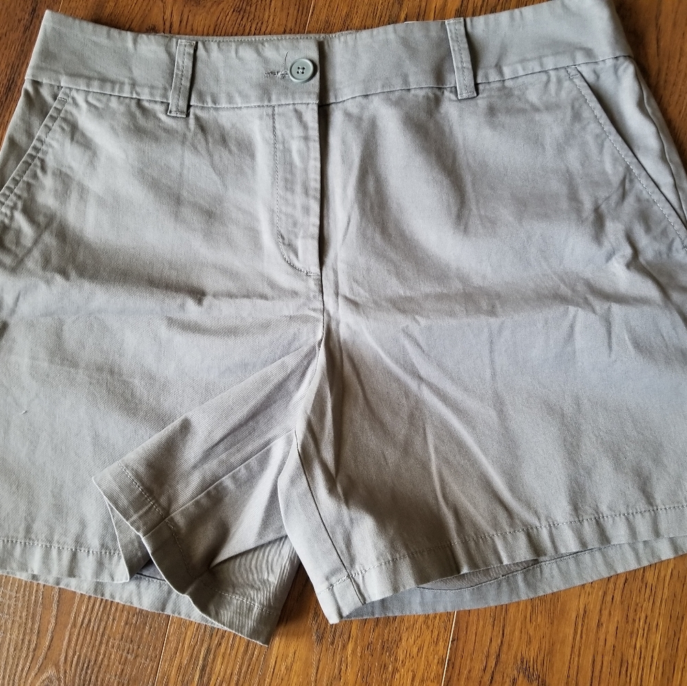 Loft Curvy 6" inseam shorts